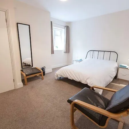 The Broadmead Forest - Spacious Centre 3bdr *