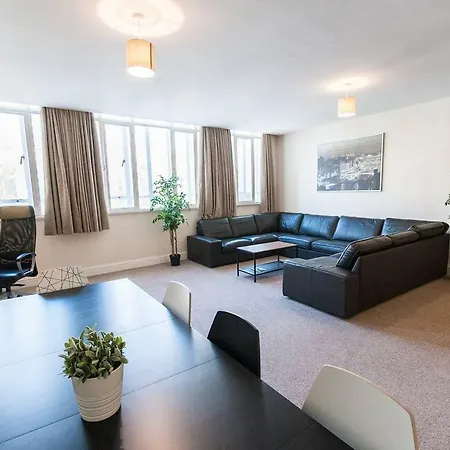 The Broadmead Forest - Spacious Centre 3bdr